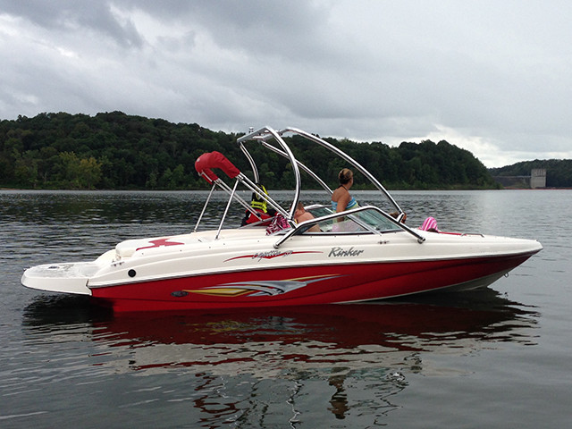 2005 Rinker Captiva 212