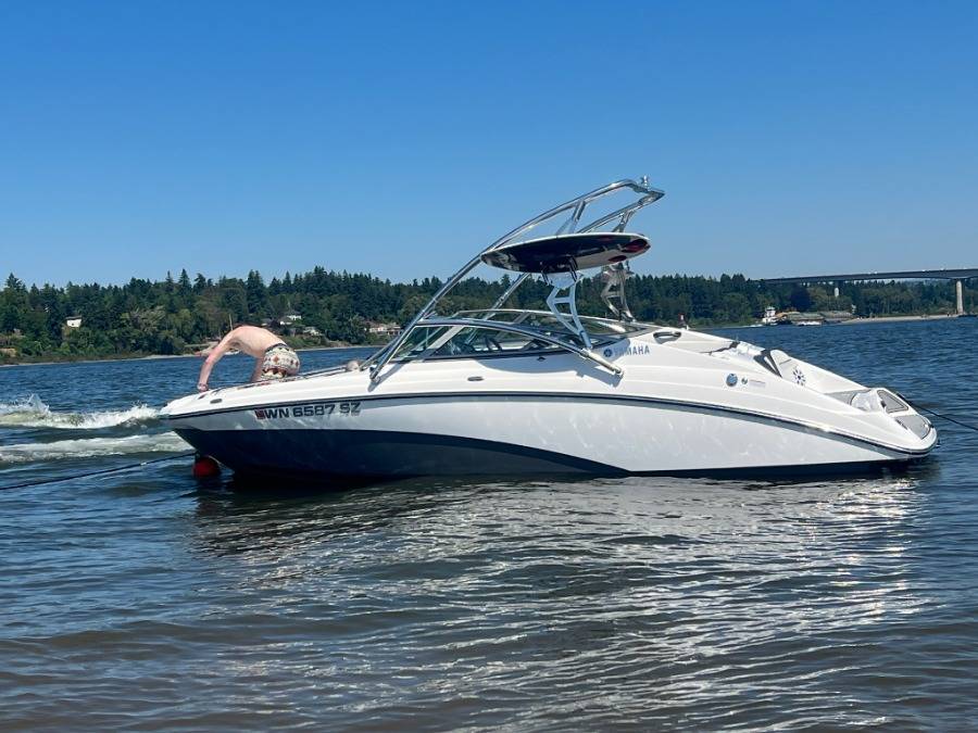 2016 Yamaha 212SS with Assault Wakeboard Tower
