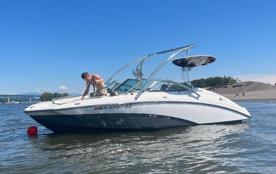 2016 Yamaha 212SS with Assault Wakeboard Tower, customer install photo