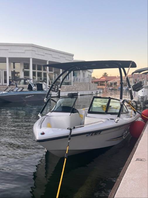 2002 Sanger v210 with Airborne 2.0 Wakeboard Tower
