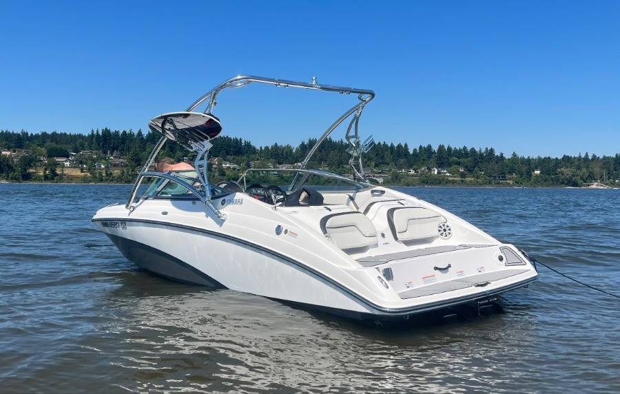 2016 Yamaha 212SS with Assault Wakeboard Tower