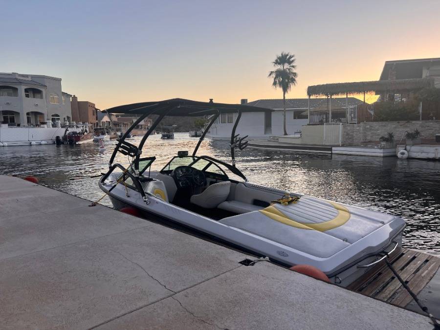 2002 Sanger v210 with Airborne 2.0 Wakeboard Tower