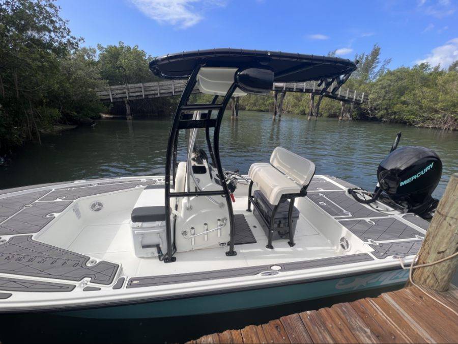 2014 Mako 21lts with SG300 Boat T-Top