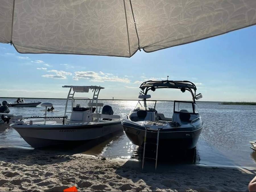2008 Champion 220 Bay with SG300 Boat T-Top
