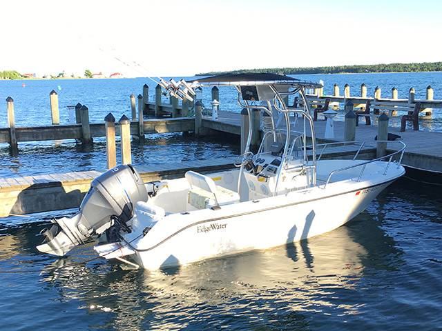 2005 EdgeWater 17' with SG600 Boat T-Top