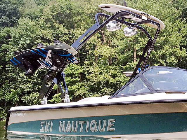 1995 Ski Nautique Signature Edition with FreeRide Wakeboard Tower