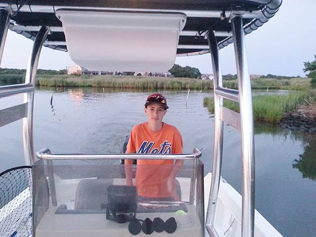 1995 Wahoo Center Console 18' with SG300 Boat T-Top