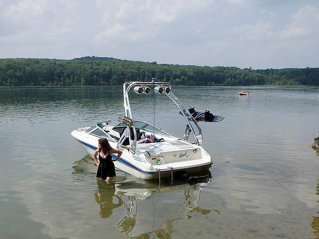 1990 Sea Ray 170 with FreeRide Wakeboard Tower — customer install photo