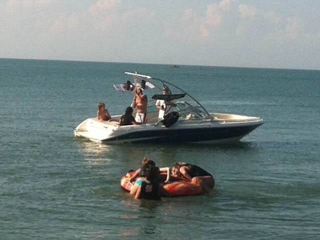 1995 Sea Ray 200 with Assault Wakeboard Tower