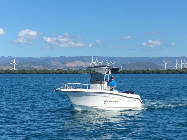 2005 Sea Swirl Striper with SG600 Boat T-Top