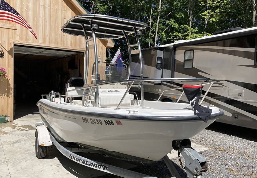 2001 Boston Whaler 16’ Dauntless with SG300 Boat T-Top