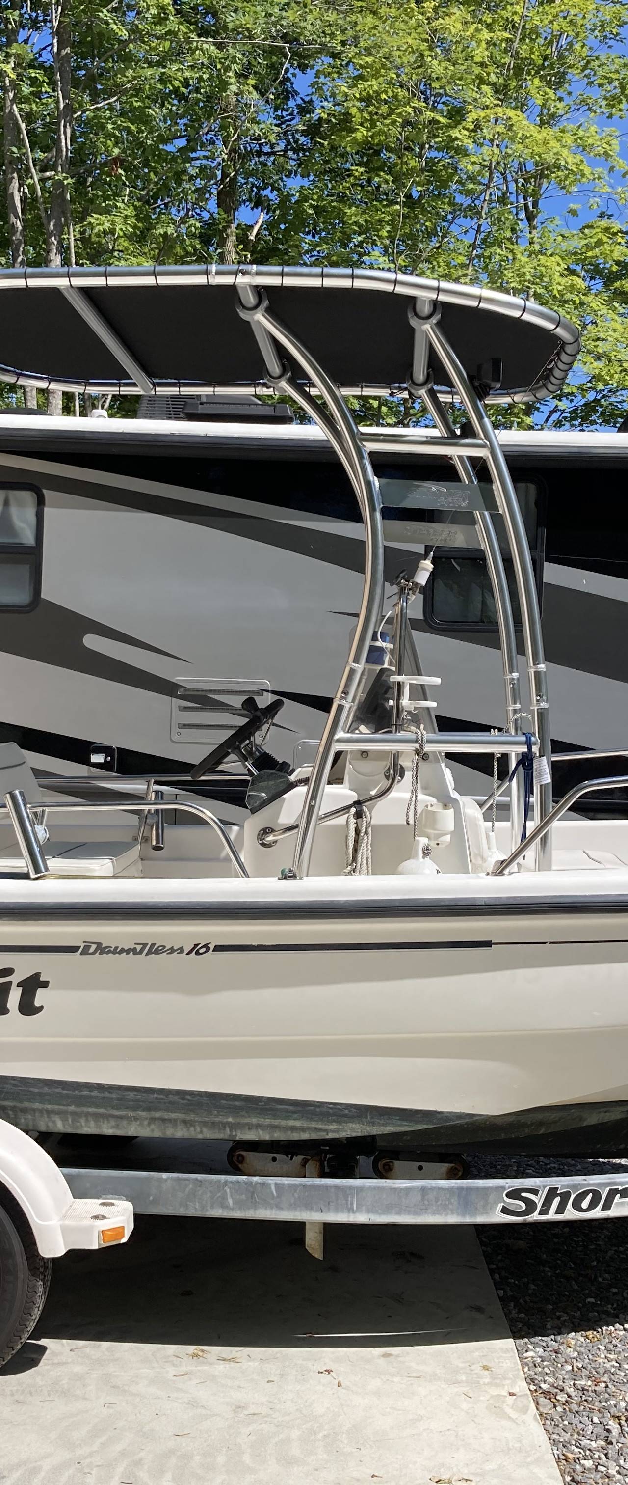 2001 Boston Whaler 16’ Dauntless with SG300 Boat T-Top