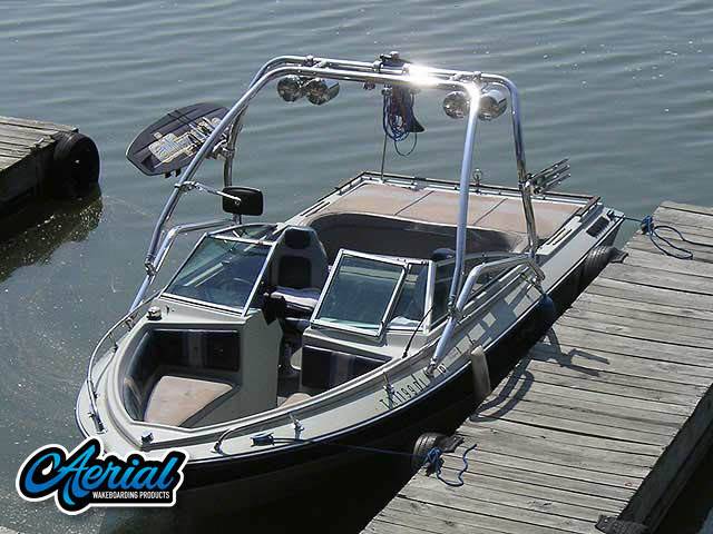 1984 Four Winns Horizon with Airborne 2.0 Wakeboard Tower