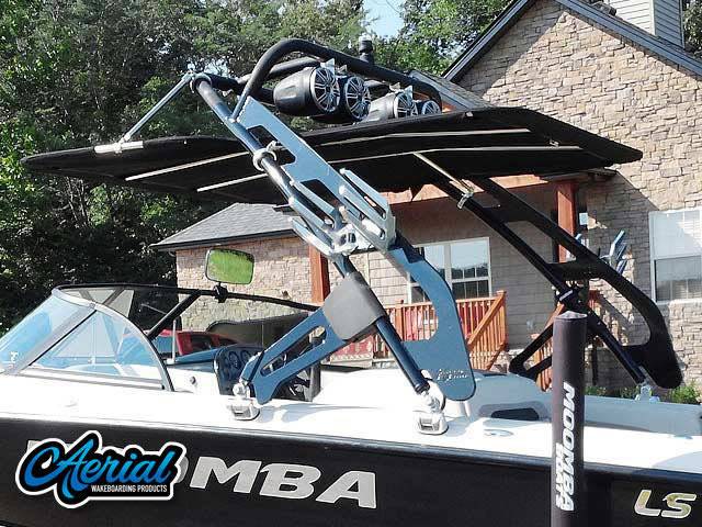 2001 Moomba Outback LS with FreeRide Wakeboard Tower