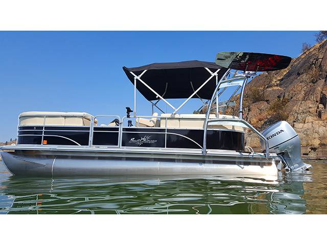 2017 SunChaser 8520 with F250 Pontoon Wakeboard Tower