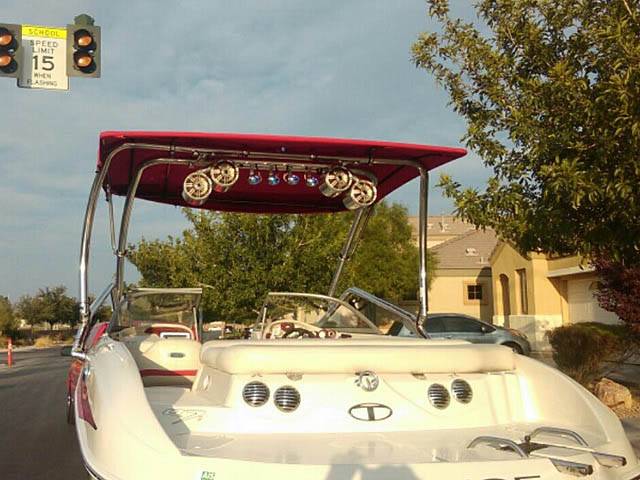 2014 Tahoe Q7i with Airborne Wakeboard Tower