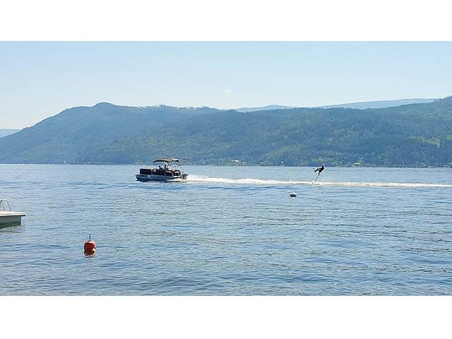2014 Sweetwater Pontoon Boat with F250 Pontoon Wakeboard Tower