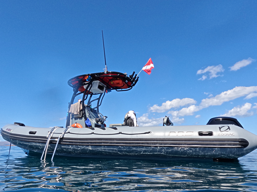 2022 Zodiac Pro 750 with SG900 Boat T-Top, customer install photo
