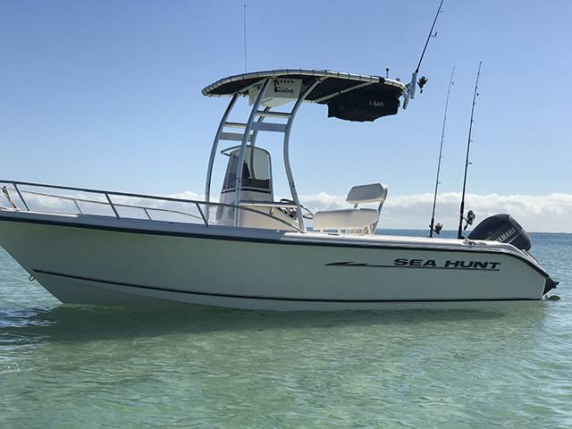 2003 Sea Hunt Triton 186 with SG300 Boat T-Top