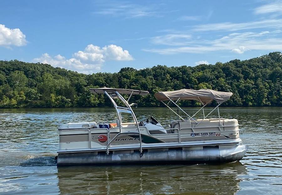 2000 SUN TRACKER Party Barge with F250 Pontoon Wakeboard Tower