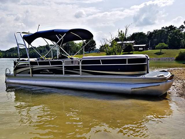 2011 Bennington Pontoon with F250 Pontoon Wakeboard Tower
