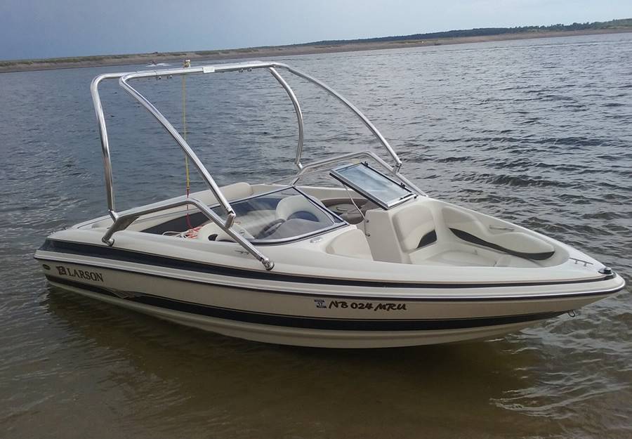 2004 Larson 190 SEi with Airborne Wakeboard Tower