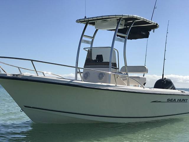 2003 Sea Hunt Triton 186 with SG300 Boat T-Top