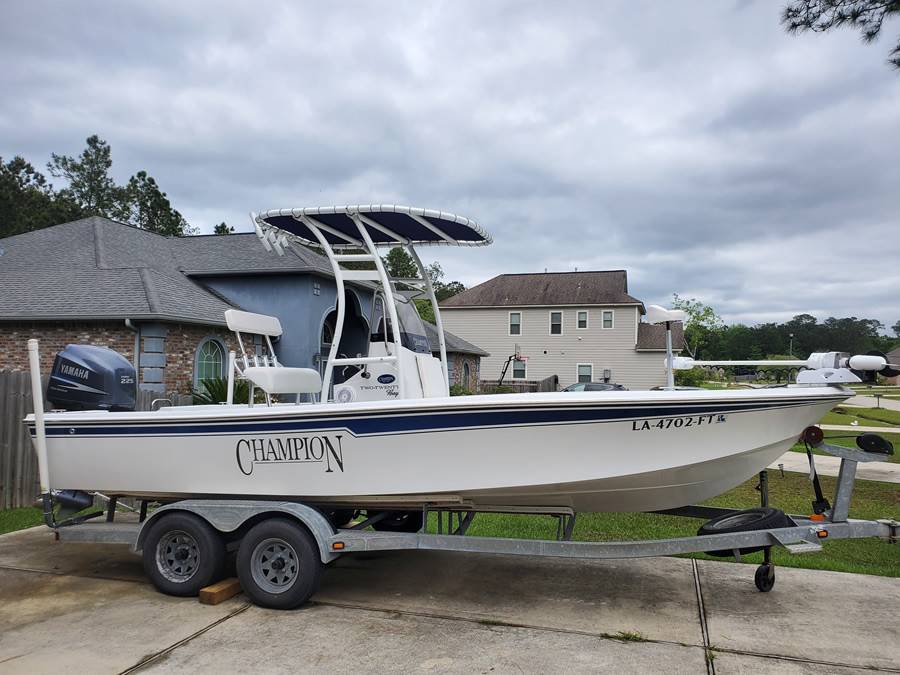 2008 Champion 220 Bay with SG300 Boat T-Top
