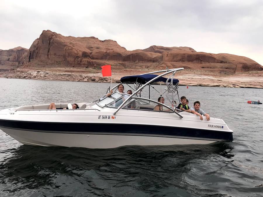 1995 Four Winns Horizon 240 with Assault Wakeboard Tower
