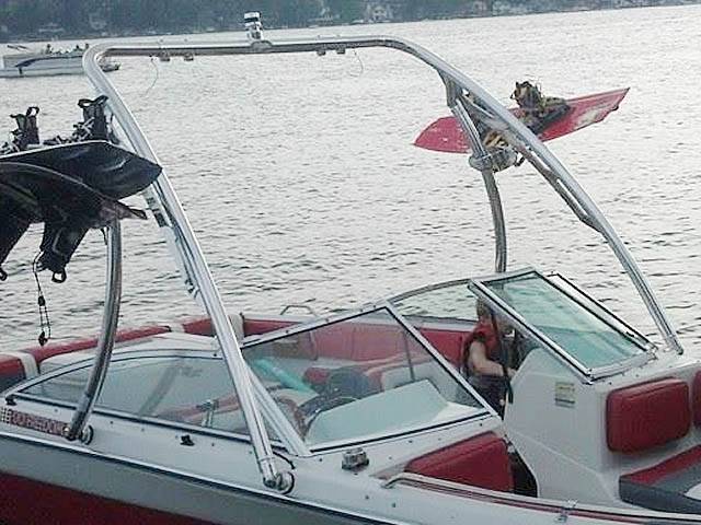 1989 Four Winns Freedom with Ascent Wakeboard Tower
