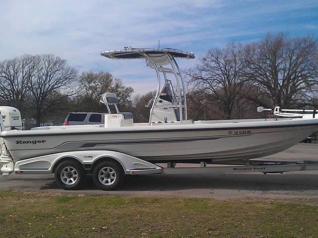 2009 Ranger 2400 Bay