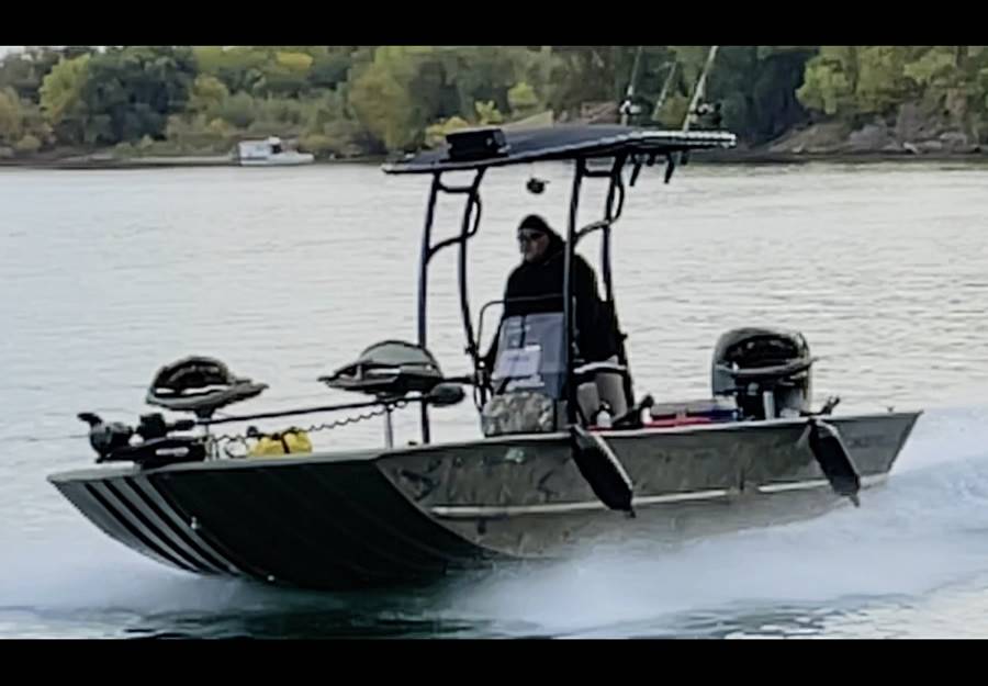2021 Tracker Grizzly 2072 with SG600 Boat T-Top
