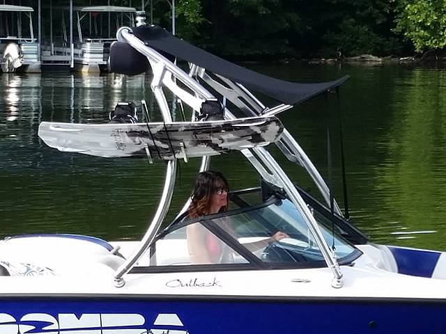 2000 Moomba with Ascent Wakeboard Tower
