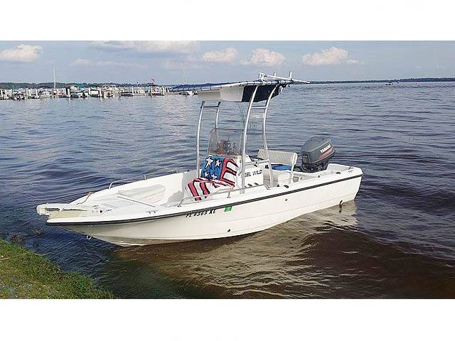 1999 Century Bay Boat 1901