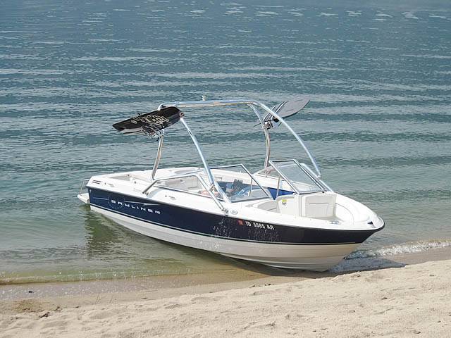 2008 Bayliner Discovery 195 with Airborne 2.0 Wakeboard Tower