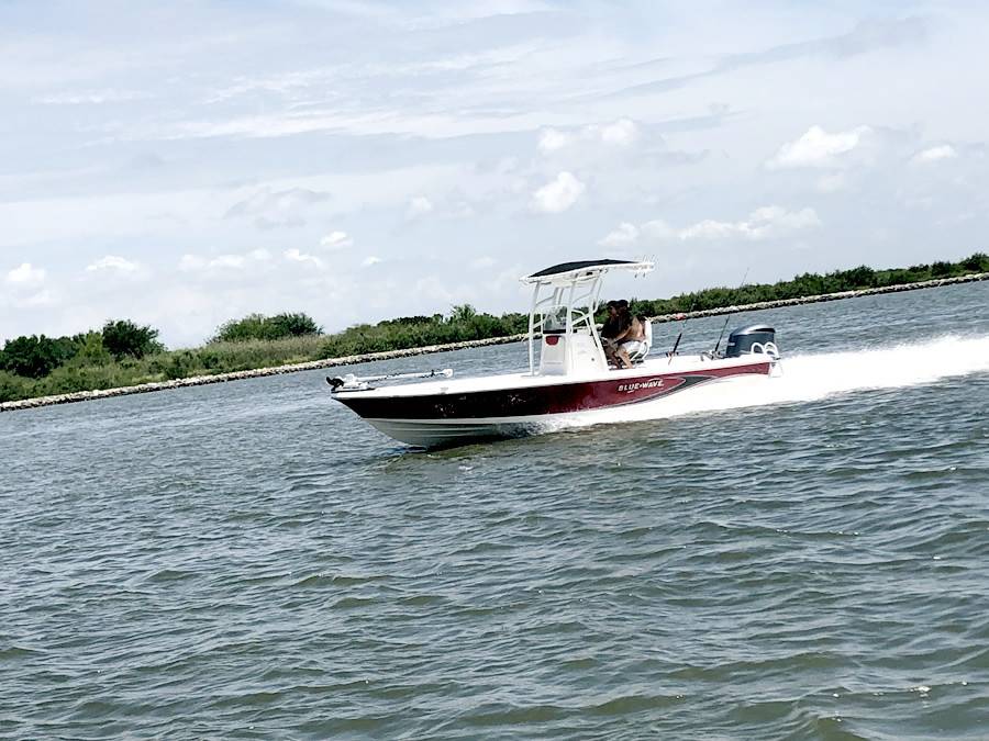 2017 Blue Wave 24 Pure Bay with SG900 Boat T-Top