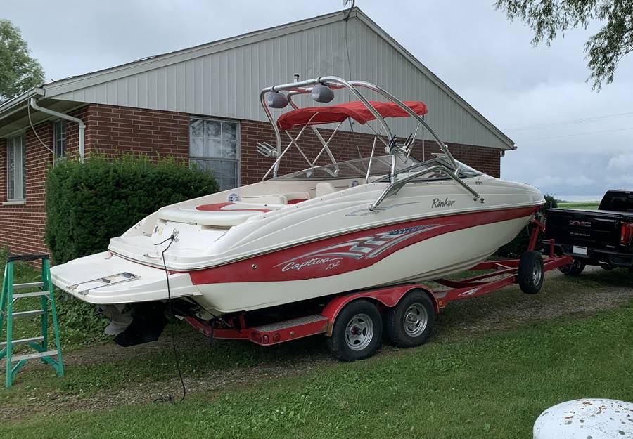 2004 Rinker Captiva 232 with Airborne Wakeboard Tower