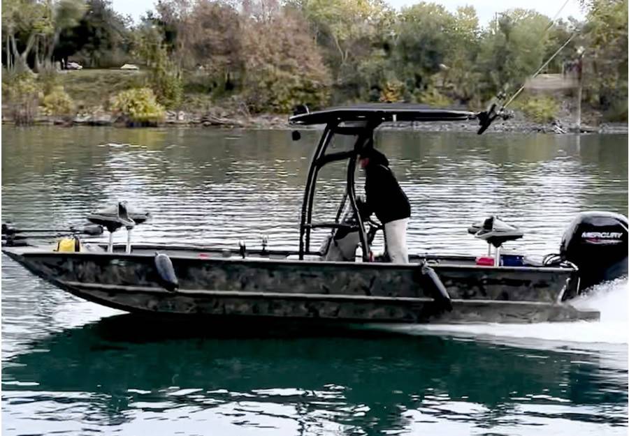 2021 Tracker Grizzly 2072 with SG600 Boat T-Top