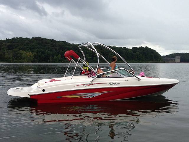 2005 Rinker Captiva 212 with Airborne Wakeboard Tower — customer install photo