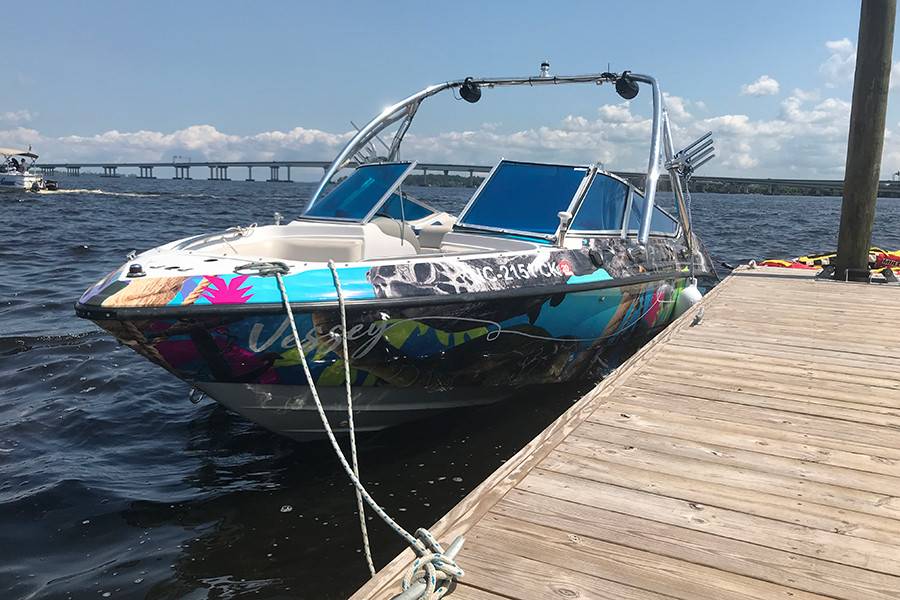 1995 Chaparral 1930 with Ascent Wakeboard Tower