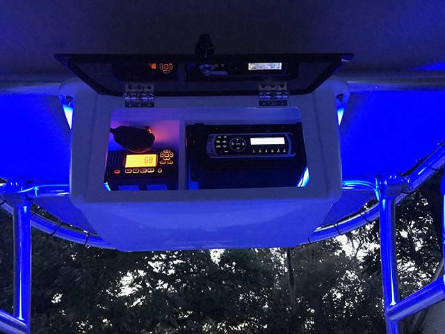 2000 Blue Wave 244 Magnum with SG300 Boat T-Top