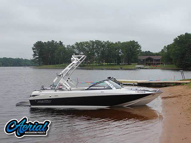 2007 Malibu Sunscape with FreeRide Wakeboard Tower