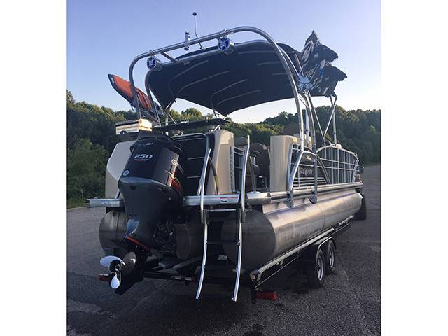 2014 Godfrey Sanpan 2500 FE BAR with F250 Pontoon Wakeboard Tower