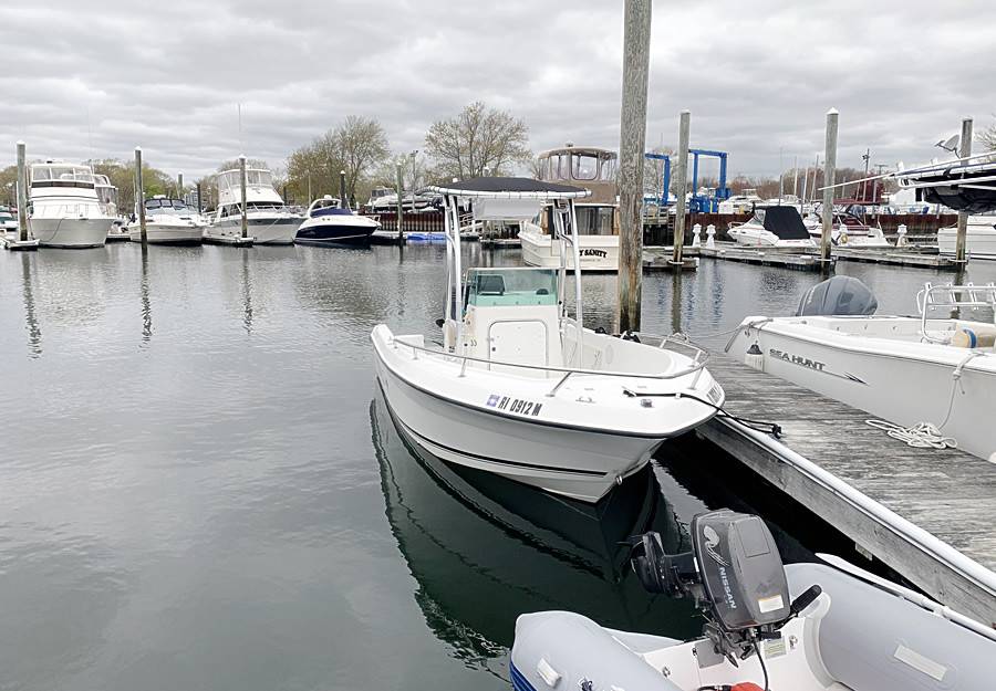 2000 Robalo 1820 with SG600 Boat T-Top