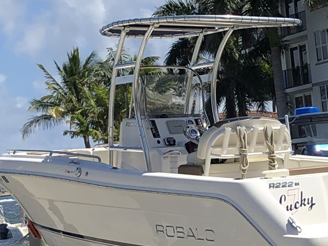 2017 R222 ES Robalo with SG300 Boat T-Top