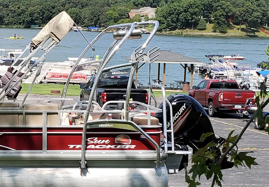 2018 SUN TRACKER with F250 Pontoon Wakeboard Tower