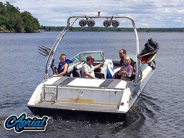 1988 Four Winns Horizon 200 with FreeRide Wakeboard Tower