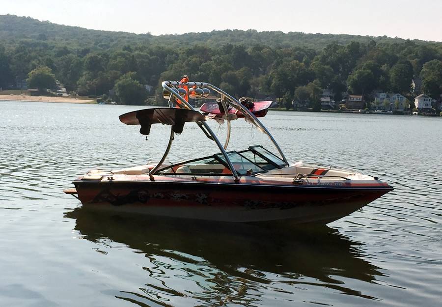 1990 Chaparral XL175 with Ascent Wakeboard Tower