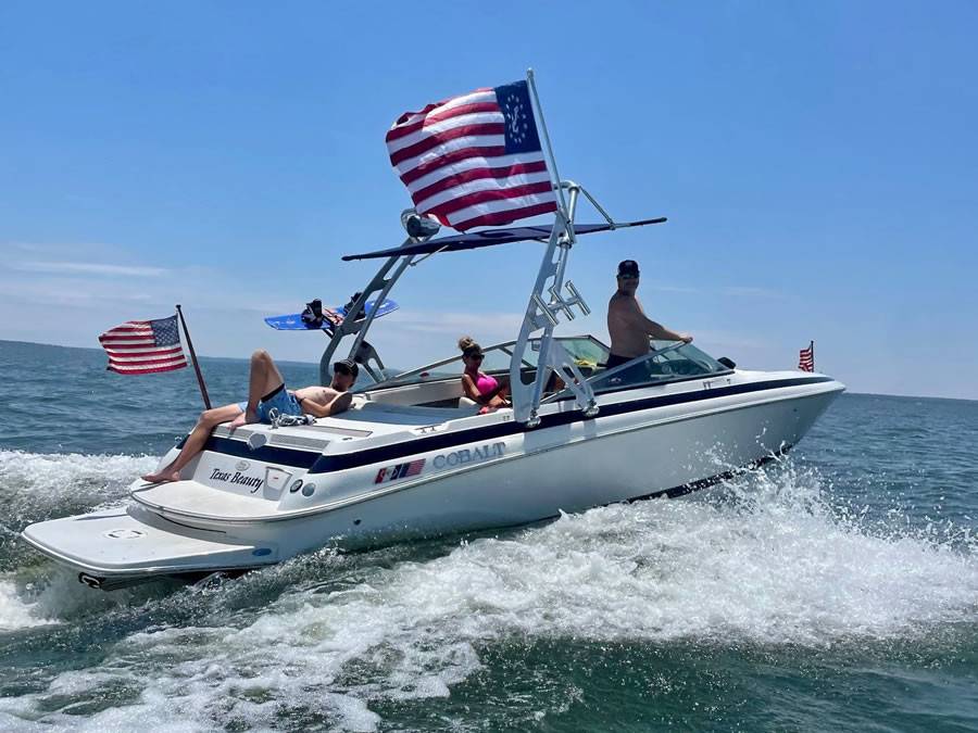 2000 Cobalt 252 with FreeRide Wakeboard Tower