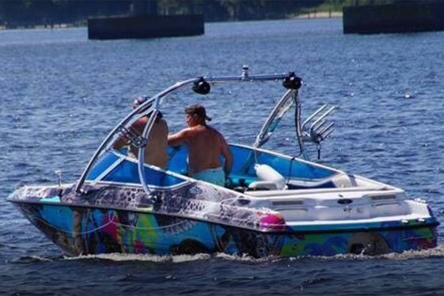 1995 Chaparral 1930 with Ascent Wakeboard Tower